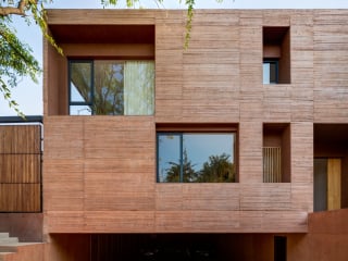 Das Wohnhaus Monte Tauro an der gleichnamigen Straße in Mexiko-Stadt stammt vom ortsansässigen Architekturbüro Pérez Palacios Arquitectos Asociados. 