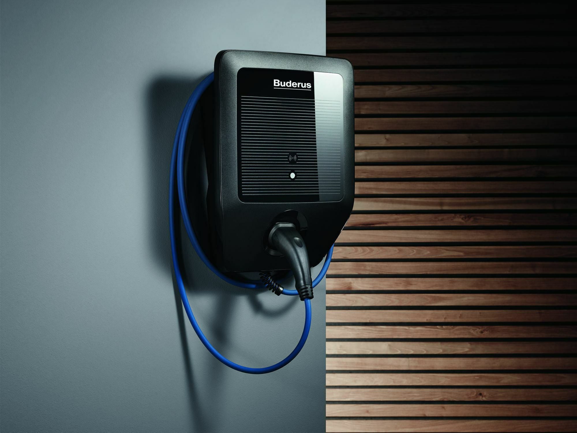 Ein wichtiger Teil der Energiewende im Gebäudesektor ist das Management aller Energieströme in einem gemeinsamen System – auch im Einfamilienhaus. 