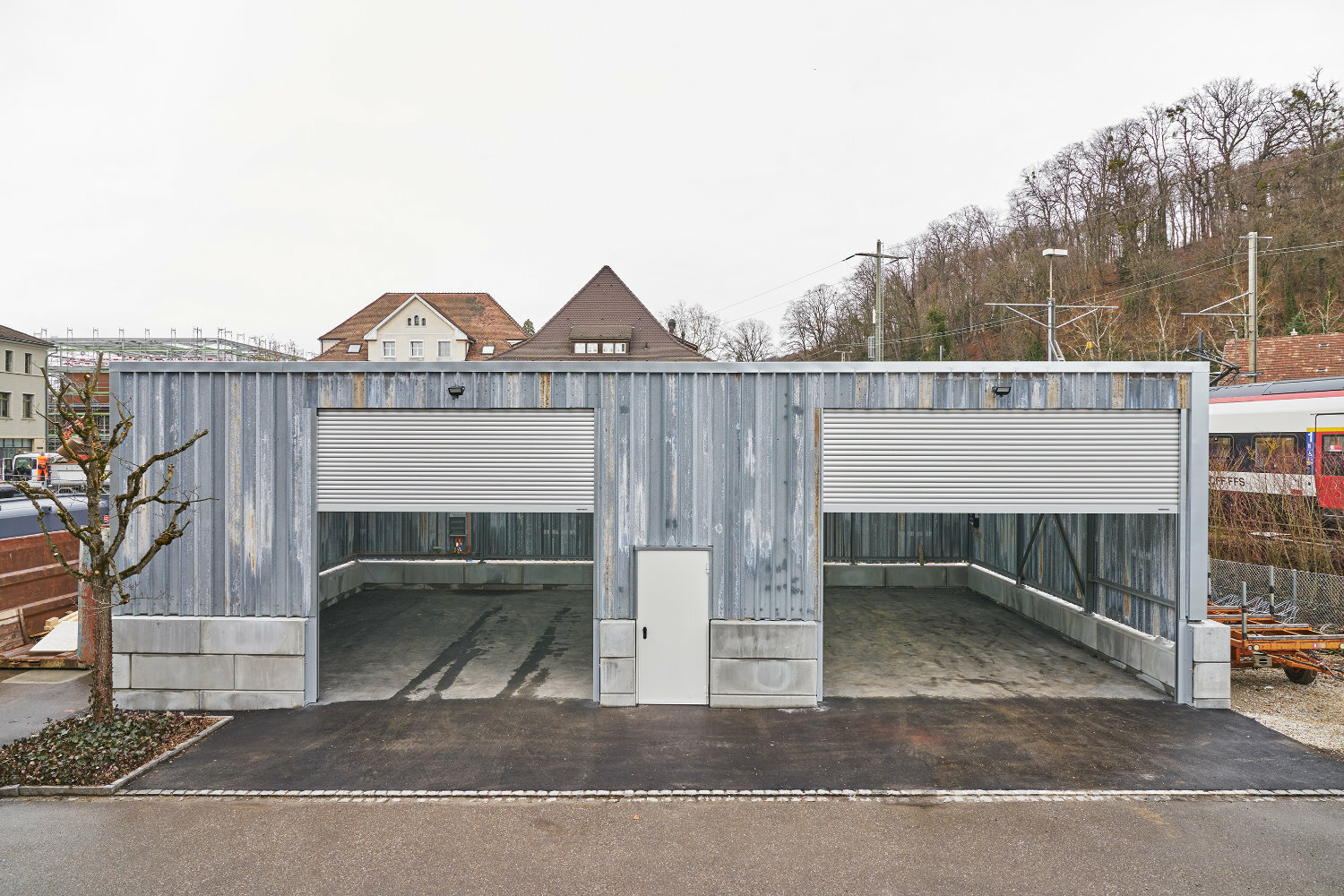 Bloss die zwei Tore und eine Türe sind neue Bauteile.