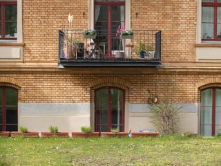 Balkone erweitern den Wohnraum in der warmen Jahreszeit und steigern die Wohnqualität.