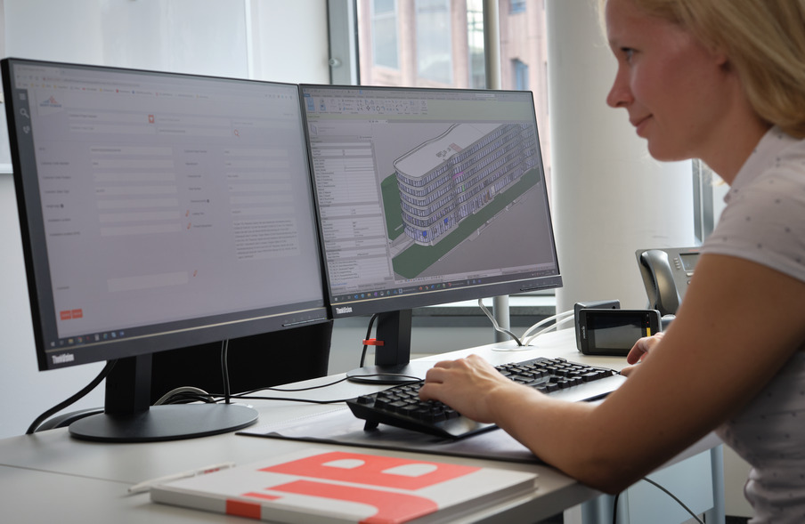 Die iWin-ID wird in einer Datenbank gespeichert, in der Informationen und Daten über das Glaselement sowie Bestell- und Versanddetails abgerufen werden können; die Daten können auch editiert und ergänzt werden.