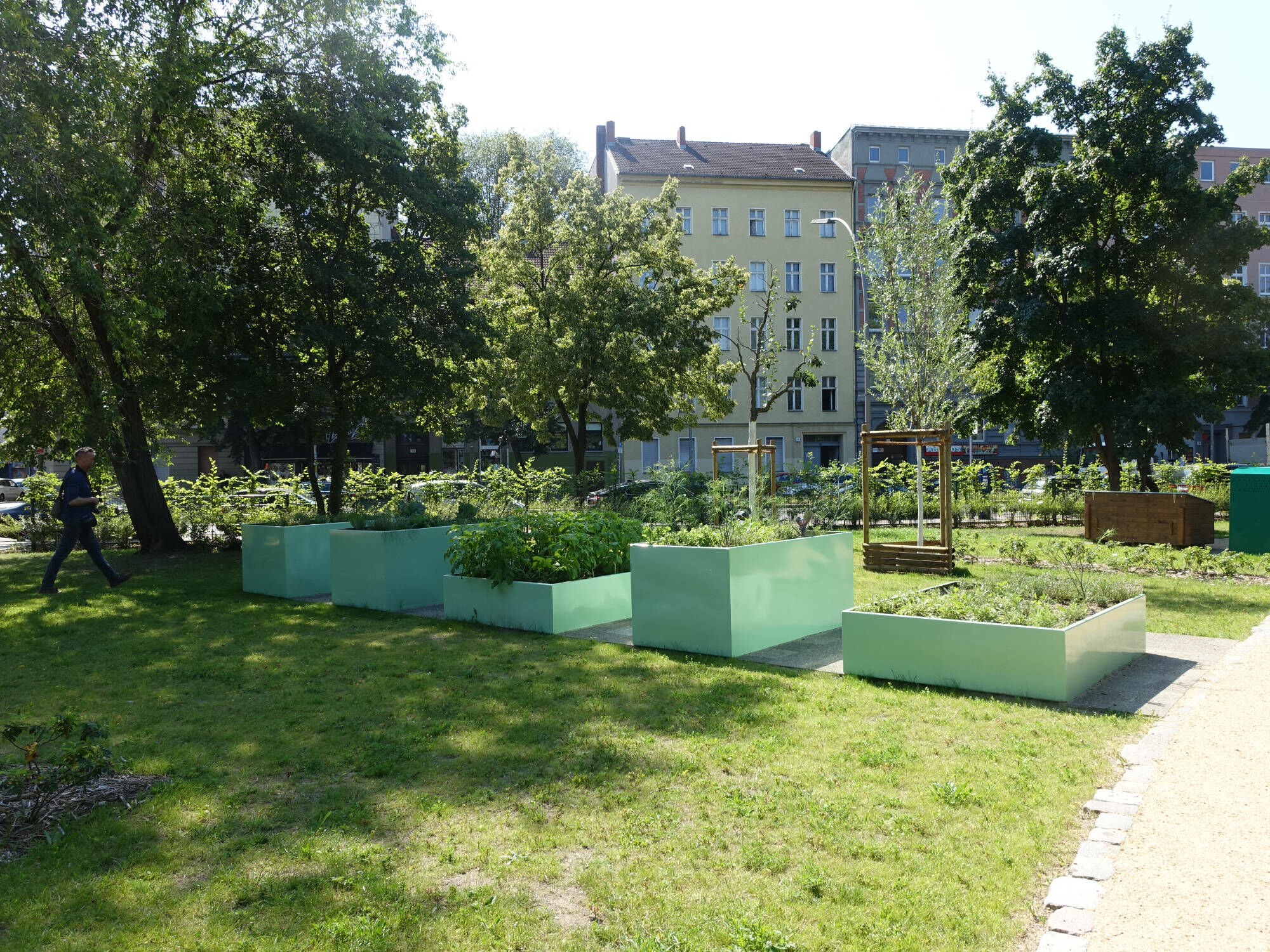 Pflanzgefäße auf dem Maxplatz in Berlin-Wedding