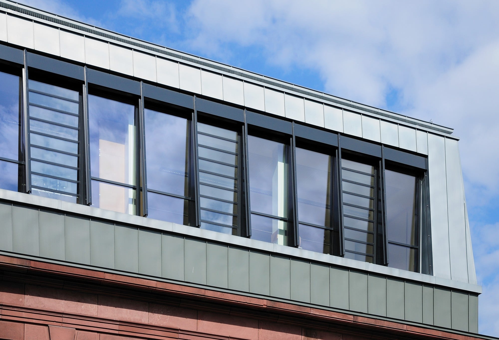 Ein wärmegedämmtes Modell bietet der Hersteller Fieger mit FLW an (Abb. Karl-Friedrich-Gymnasium, Mannheim)