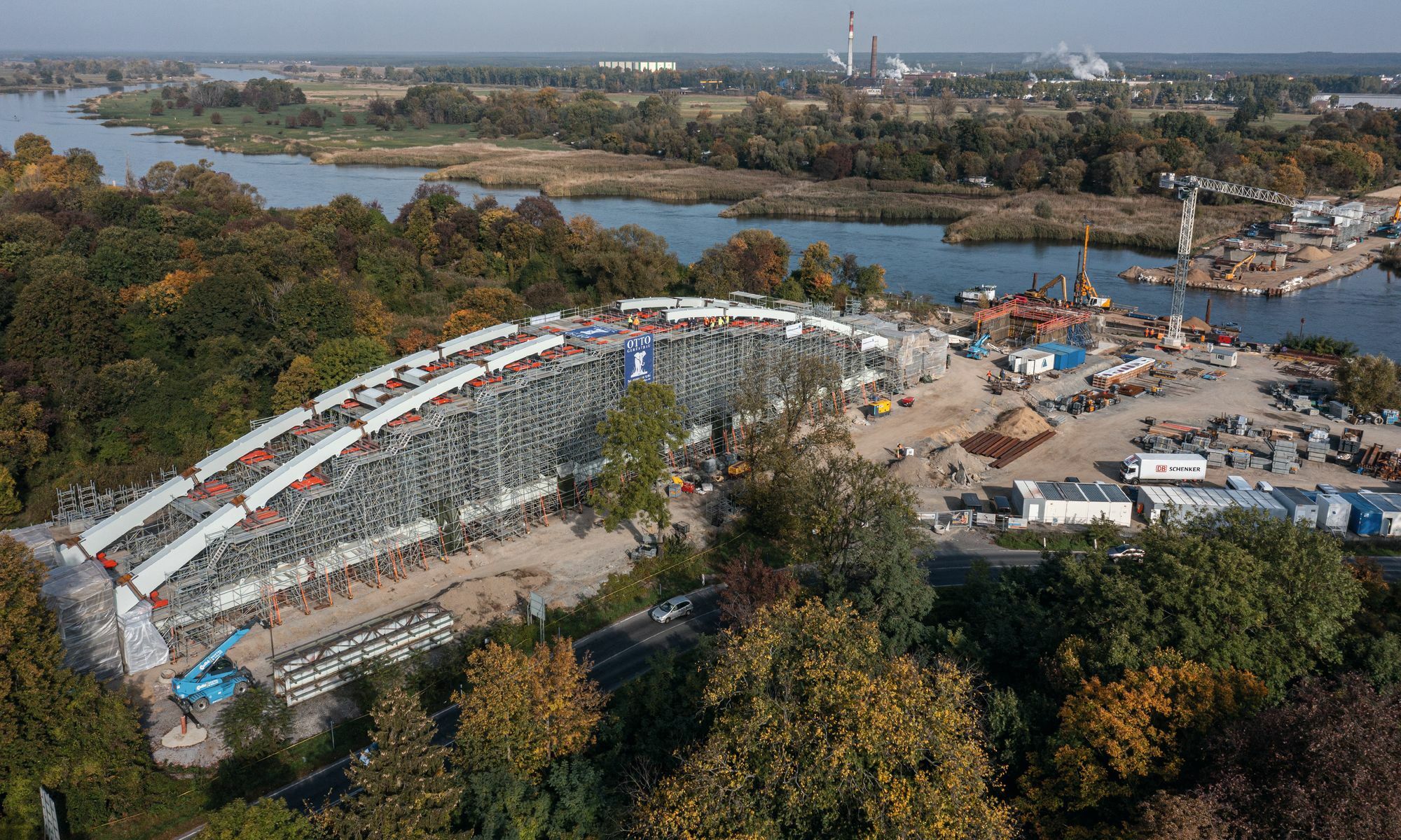 Die Gerüstlösung von Peri half bei der Auflagerung der Stahlsegmente und damit bei der Errichtung der Bogenkonstruktion.