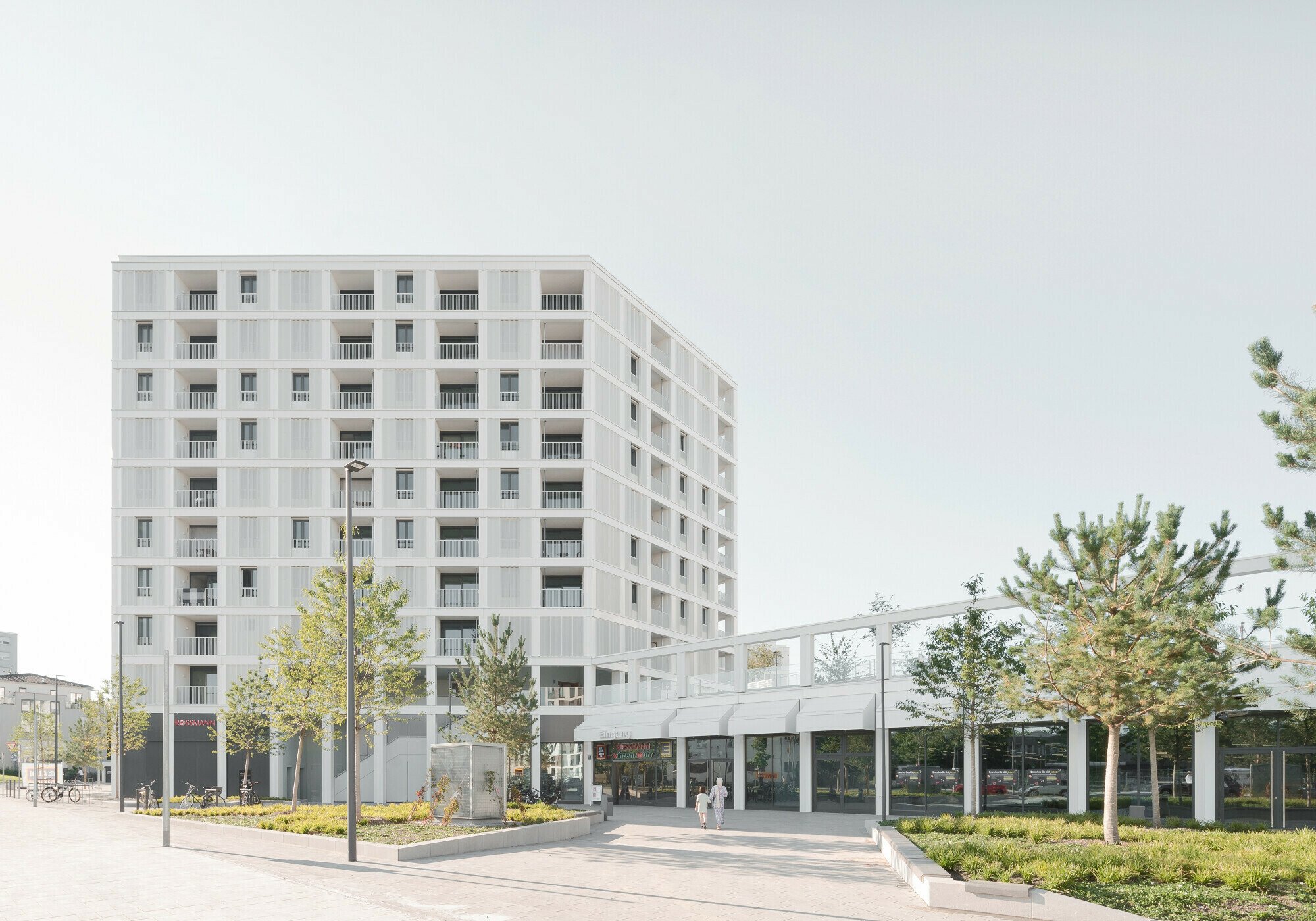 Quartierszentrum an der PaulGerhardtAllee in München Fenster und