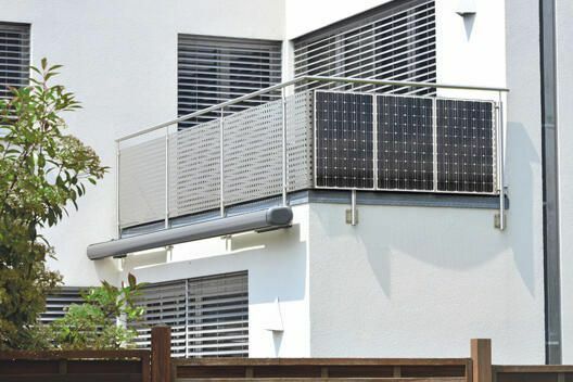 Balkonkraftwerke bieten vielen Menschen die Gelegenheit, einen Beitrag zur Energiewende zu leisten, ohne dafür große bauliche Veränderungen vornehmen zu müssen. 