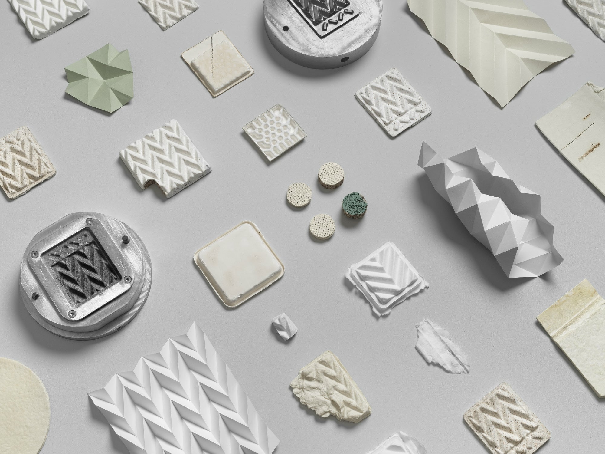 Die Paneele Acoustic Pulp des schwedischen Herstellers Baux erinnern optisch an Origami.