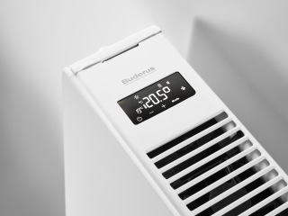 Durch ihre größere Oberfläche haben Niedertemperaturheizkörper einen höheren Strahlungswärmeanteil und nutzen dadurch das geringere Temperaturniveau von Wärmepumpen besser aus. Im Bild: Logatrend Plan VC WP