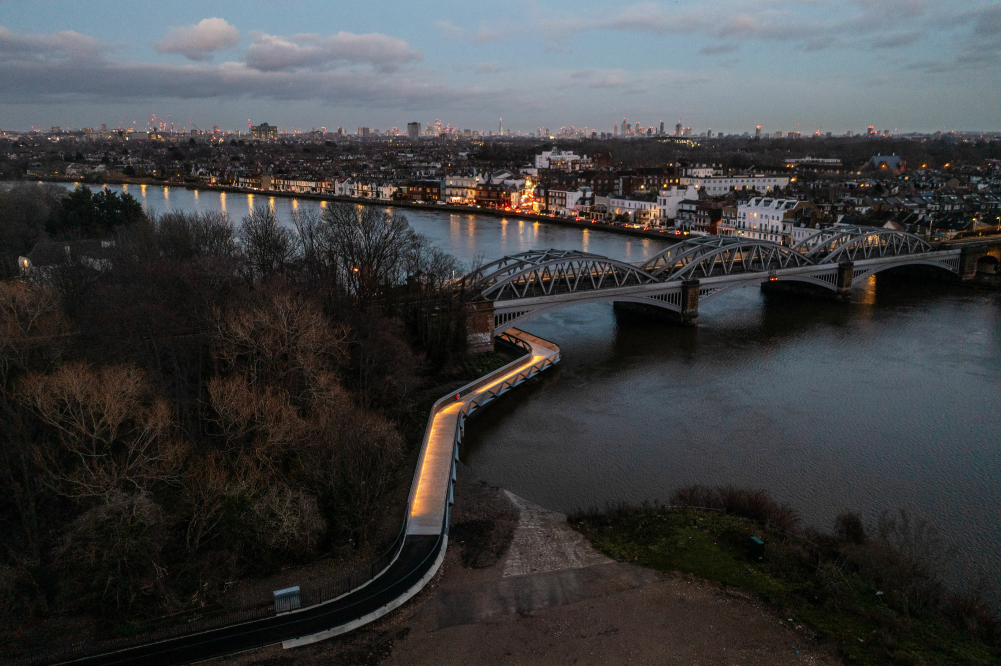 Dukes Meadow Footbridge in London Boden Außenanlagen/Verkehr