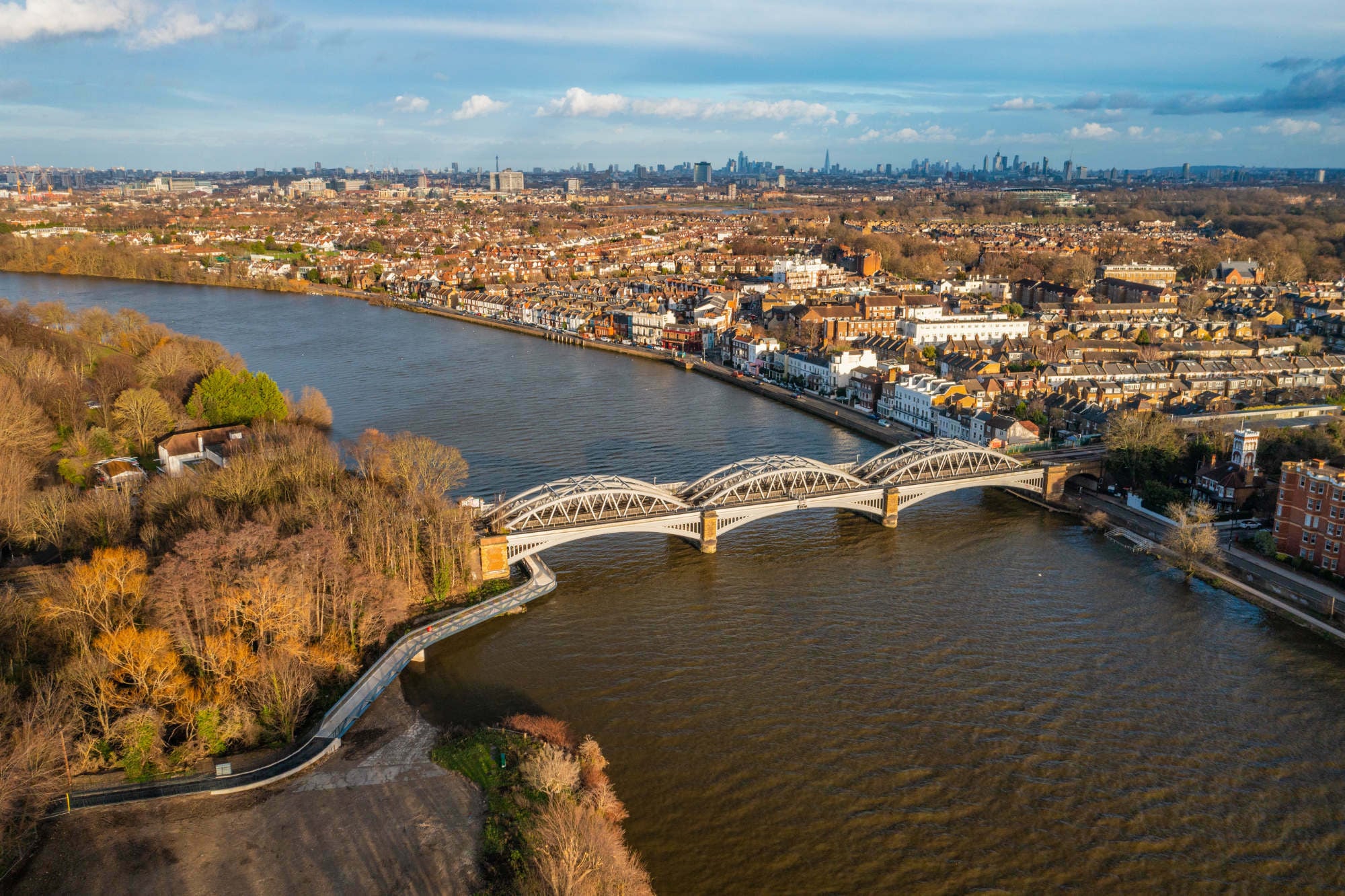 Dukes Meadow Footbridge in London Boden Außenanlagen/Verkehr
