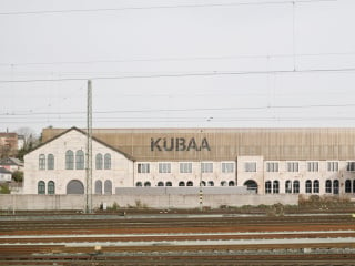 Blick auf den neuen Kulturbahnhof Aalen auf dem als Stadtoval bezeichneten Gelände. Der Kulturbahnhof nimmt im Rahmen der innerstädtischen Erweiterung eine zentrale Stellung ein.