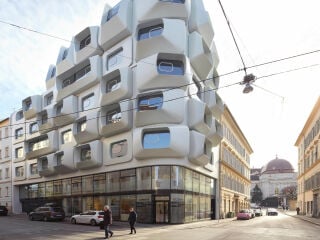 Wie die Augen des griechischen Fabelwesens Argus, richten sich die Fenster des Wohn- und Geschäftshauses in Graz in alle Himmelsrichtungen. 