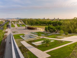 Der Museumsneubau des Ethnografischen Museums im Budapester Stadtpark Városliget ist wesentlicher Teil der stadtplanerischen Umgestaltung im Liget Budapest Projekt. 