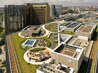 Symbolträchtiger Bauplatz: In Berlin haben OMA den Neubau des Axel Springer Medien Campus auf dem ehemaligen Mauerverlauf realisiert.