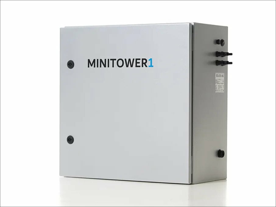 Der Mini-Batteriespeicher Minitower1 speichert überschüssigen Strom aus der Balkon-PV-Anlage, der bei Bedarf ins Stromnetz des Hauses eingespeist werden kann. 