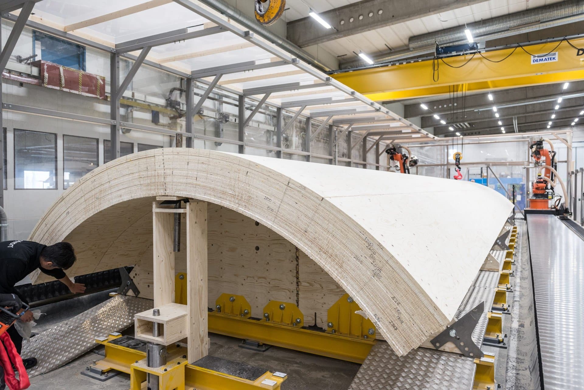 Die feuchtigkeitspuffernden Eigenschaften der massiven Holzwand sorgen für eine stabile Struktur des Turms.