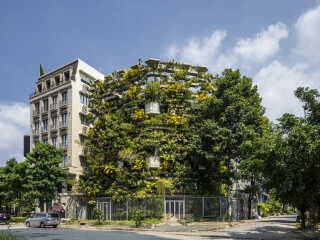VTN Architects aus Ho-Chi-Minh-Stadt gestalteten ihr eigenes Bürogebäude als „Urban Farming Office“.