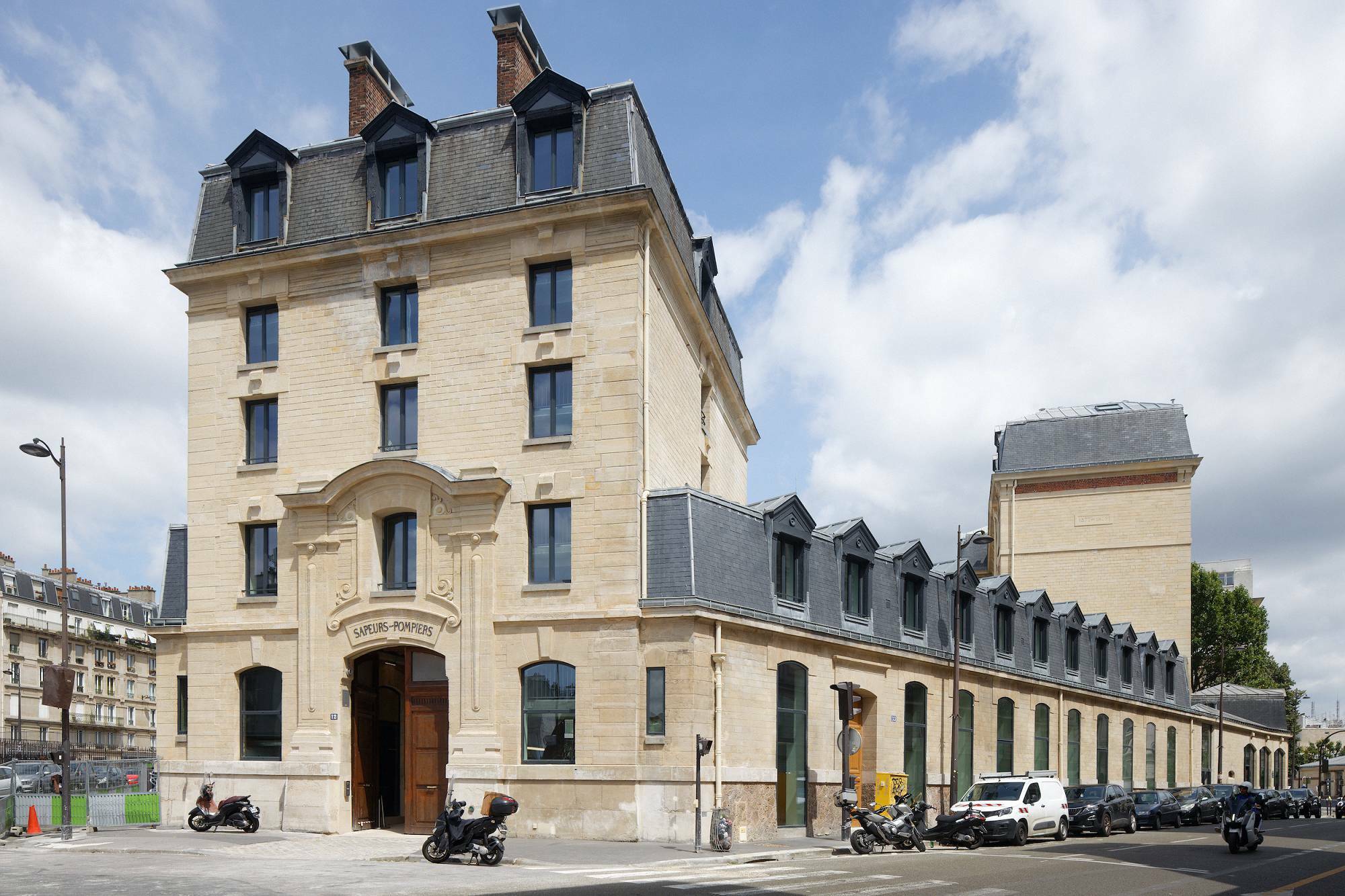 Umnutzung La Caserne in Paris Sonnenschutz Gewerbe / Industrie