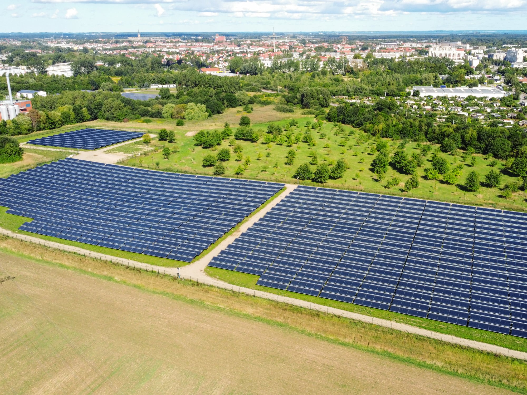 Die Stadtwerke Greifswald zählen zu den ersten Akteuren, die ein innovatives KWK-System mit Solarthermie als Systemkomponente realisiert haben.