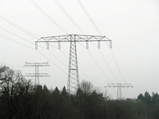 Die Studie des Verbands der Elektro- und Digitalindustrie ermittelt, welche Anforderungen zukünftige Stromnetze erfüllen müssen, um den Weg zur Klimaneutralität bis 2045 bestreiten zu können. 