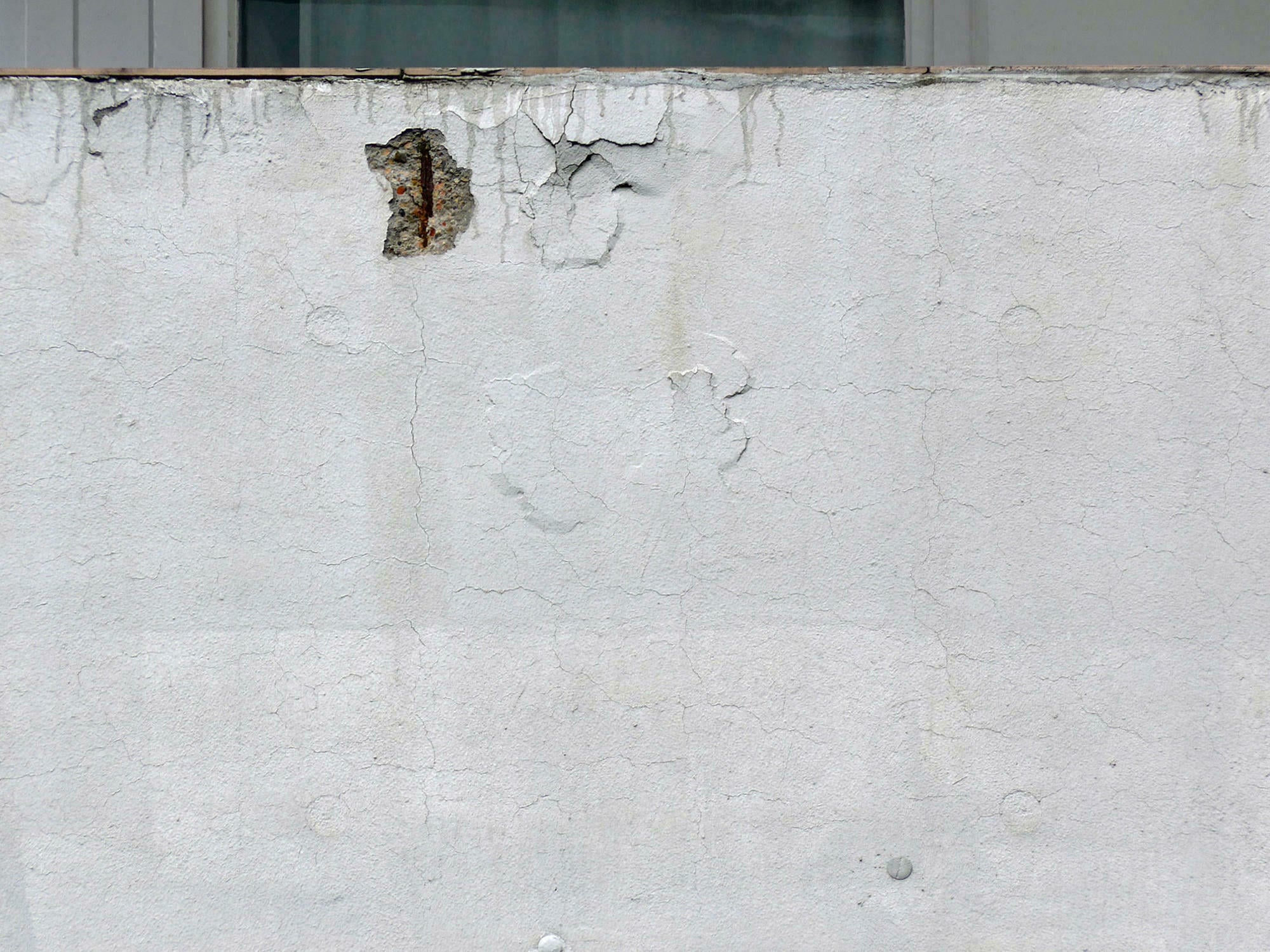 Ziel der behutsamen Betoninstandsetzung ist, alternde Sichtbetonbauten so zu reparieren, dass sie ihre bauzeitliche Oberflächengestaltung möglichst behalten.