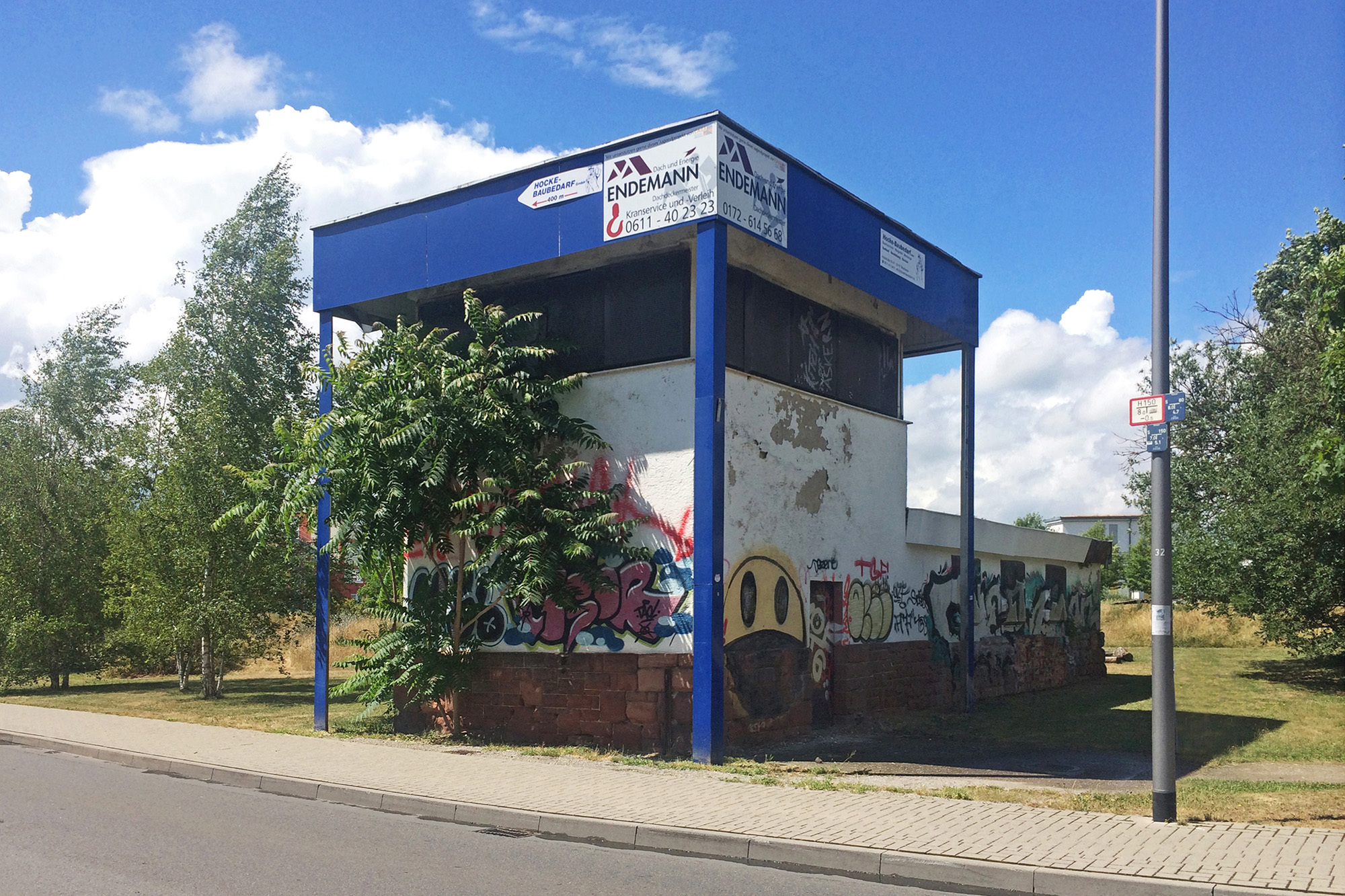 Als Relikt des einstigen Güterbahnhofs blieb das alte Stellwerk jahrelang ungenutzt stehen.