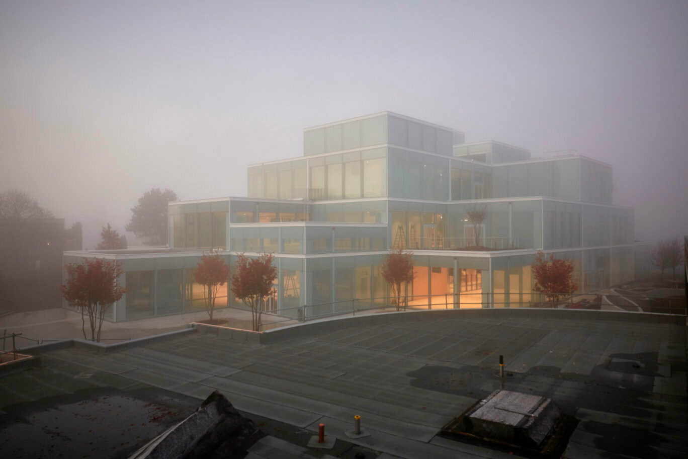 Die Fassadenkonstruktion ist als effiziente Doppelfassade mit hoher Lichttransmission ausgebildet. 