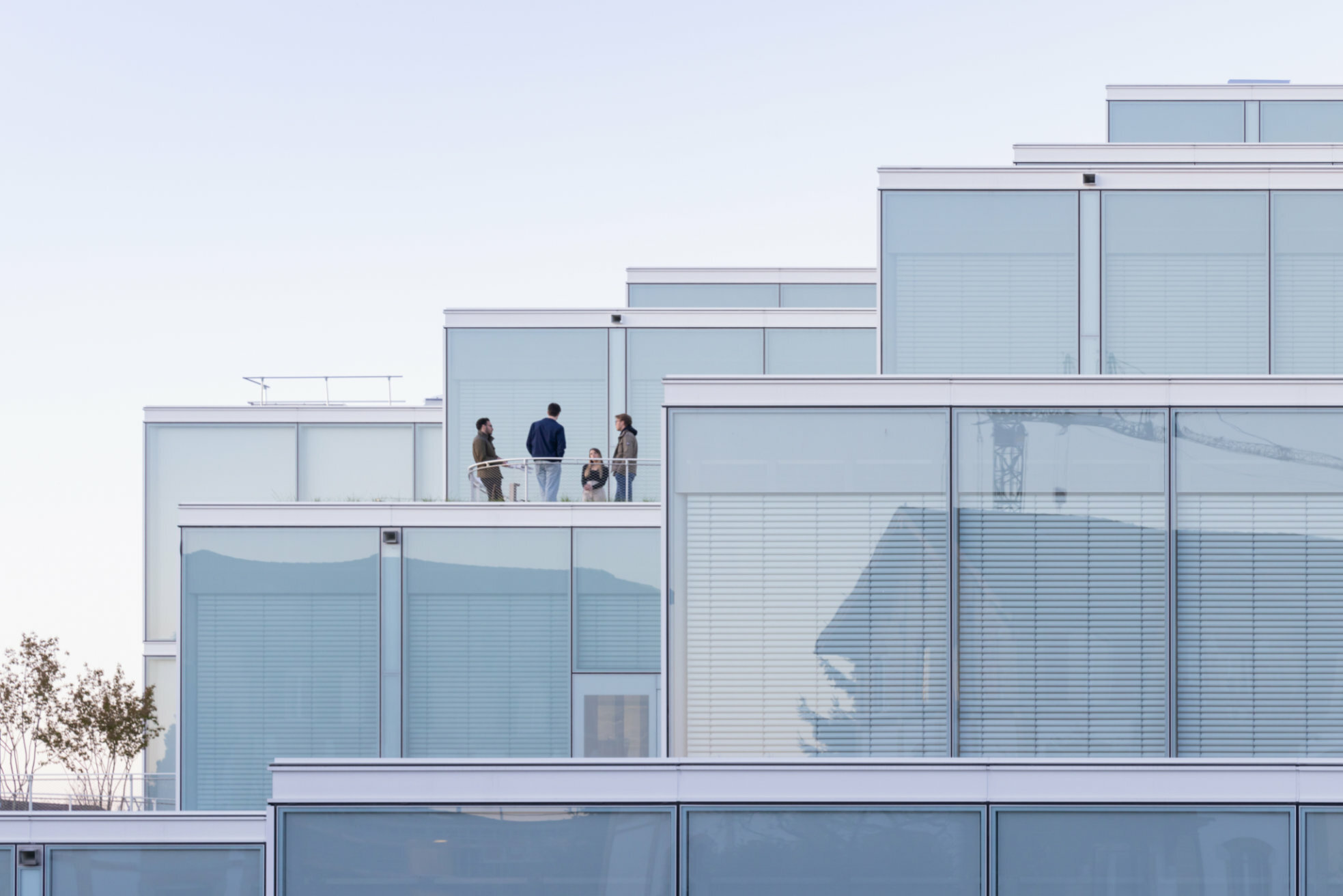 Das Gebäude ist als Cluster aus 10 m x 10 m große Kuben konzipiert. 