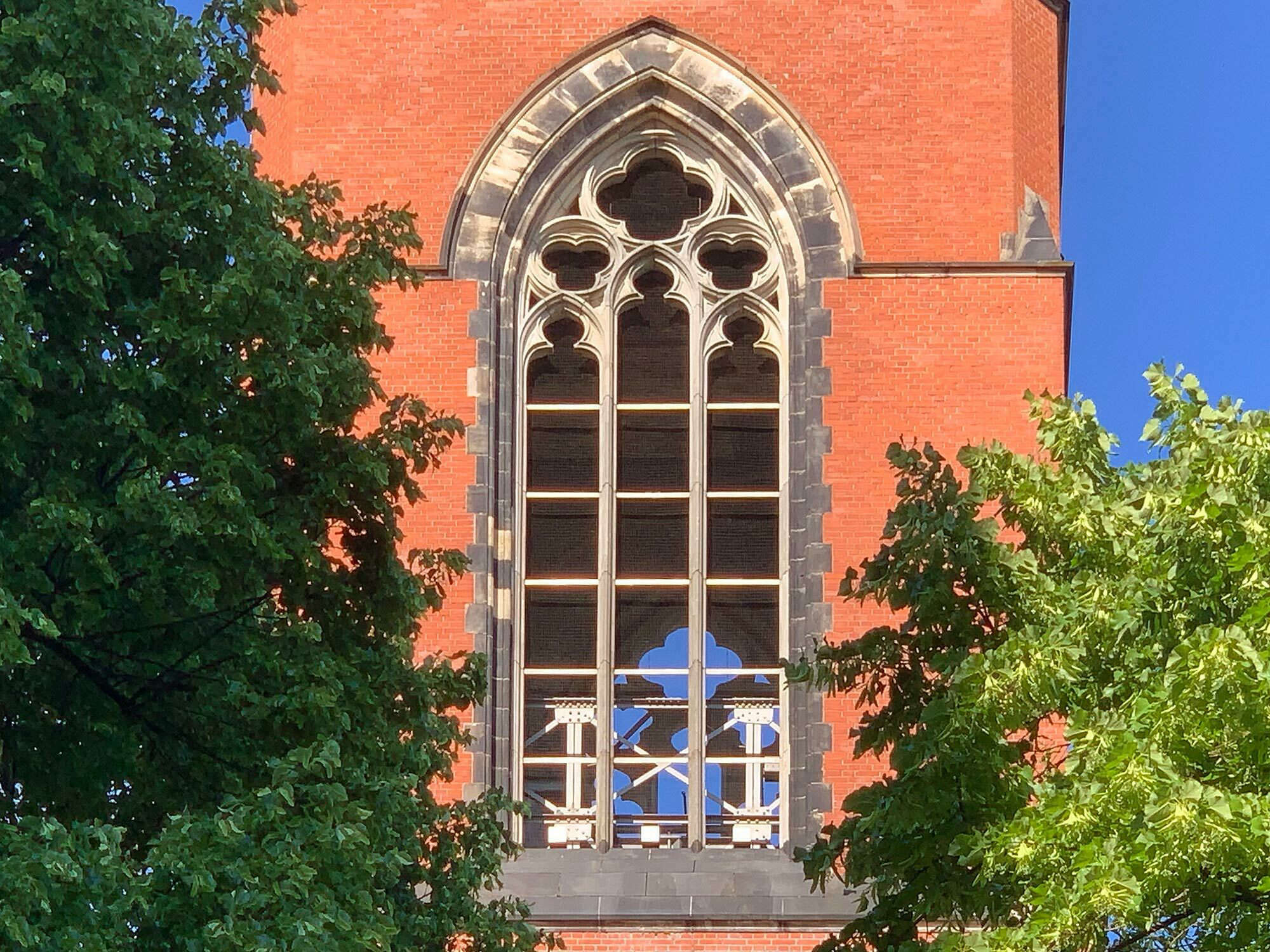 Schallfenster sollen Geräusche nicht verhindern, sondern im Gegenteil ermöglichen, dass sie sich möglichst weit verbreiten. Im Bild: St. Matthias am Winterfeldtplatz, Berlin