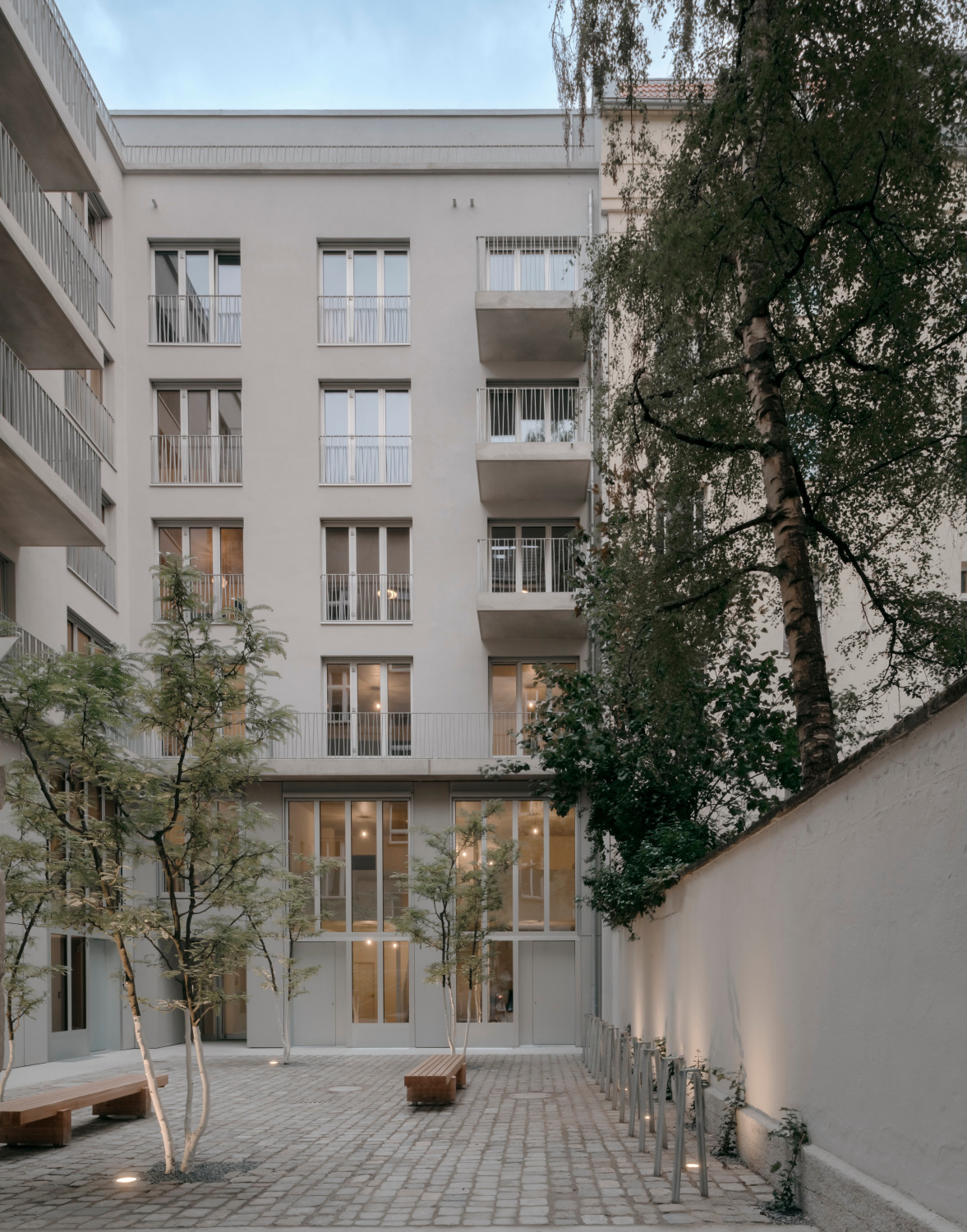 Der z-förmige Neubau verfügt über sieben Geschosse.