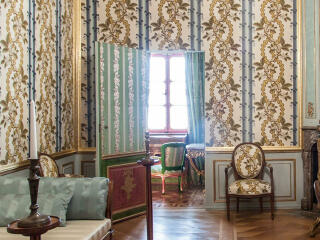 Ihrem Namen entsprechend handelt es sich bei einer Tapetentür um eine mit Tapeten oder textiler Wandbespannung verkleidete Tür. Im Bild: Kabinett im Appartement der Kurfürstin Elisabeth Auguste im Schloss Schwetzingen