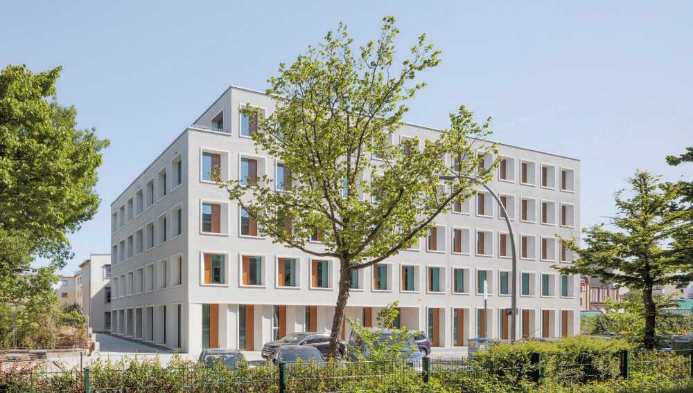 Die kompakte Gebäudeform ist energetisch optimiert und soll sich unauffällig in den Gebäudebestand einfügen.