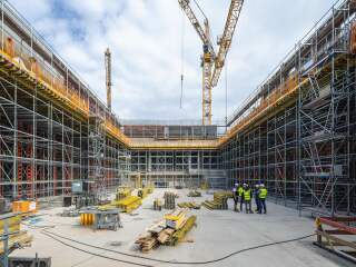 Die Multifunktionshalle BernauArena mit Platz für 2.000 Zuschauer besetzt mit bis zu 78 Metern Länge und 55 Metern Breite einen Großteil des Areals am Ladeburger Dreieck in Bernau bei Berlin.