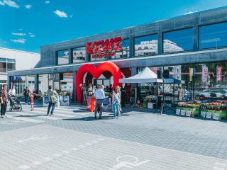 Ein neuer Supermarkt an der Revaler Straße im Osten Berlins demonstriert, wie Infraleichtbeton im großen Stil eingesetzt werden könnte.