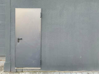PFAS eignen sich als Beschichtungen von Oberflächen aus Metall oder Kunststoffen und sind oft Dichtungsmassen und Klebstoffen beigemischt.