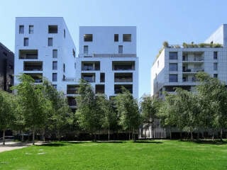 Zu den städtischen Grünflächen zählen Park-, Spiel- und Sportanlagen, Gärten, Friedhöfe und Straßenbegleitgrün.