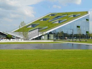 Schrägdachbegrünung auf dem Corda Campus in Hasselt, Architektur: eld, Hasselt