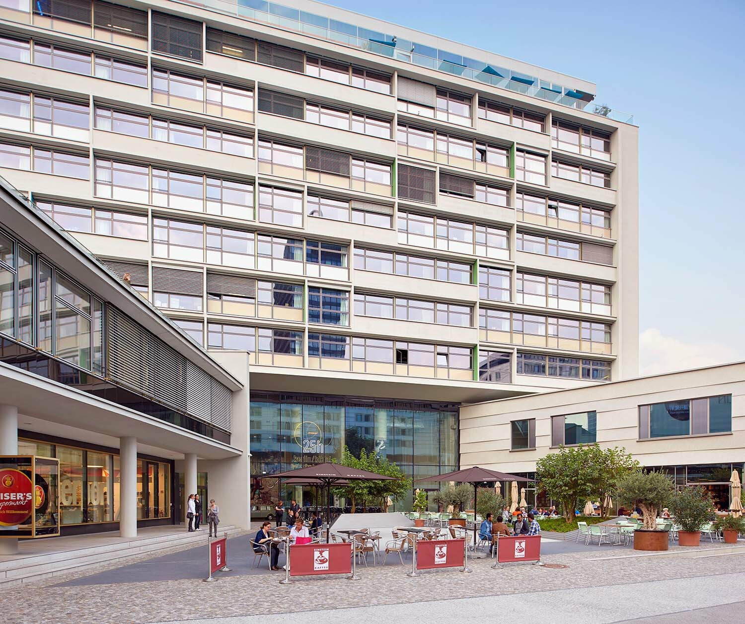 Um das veraltete Gebäude zu revitalisieren und vor weiterem Verfall zu bewahren, entwickelte SAQ architects das Konzept „Bikini Berlin". 