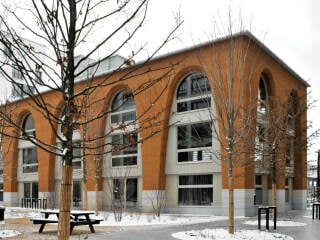 Die Architekturbüros Clément Vergély und Diener & Diener bringen den Lehmbau zurück in die Innenstadt von Lyon.