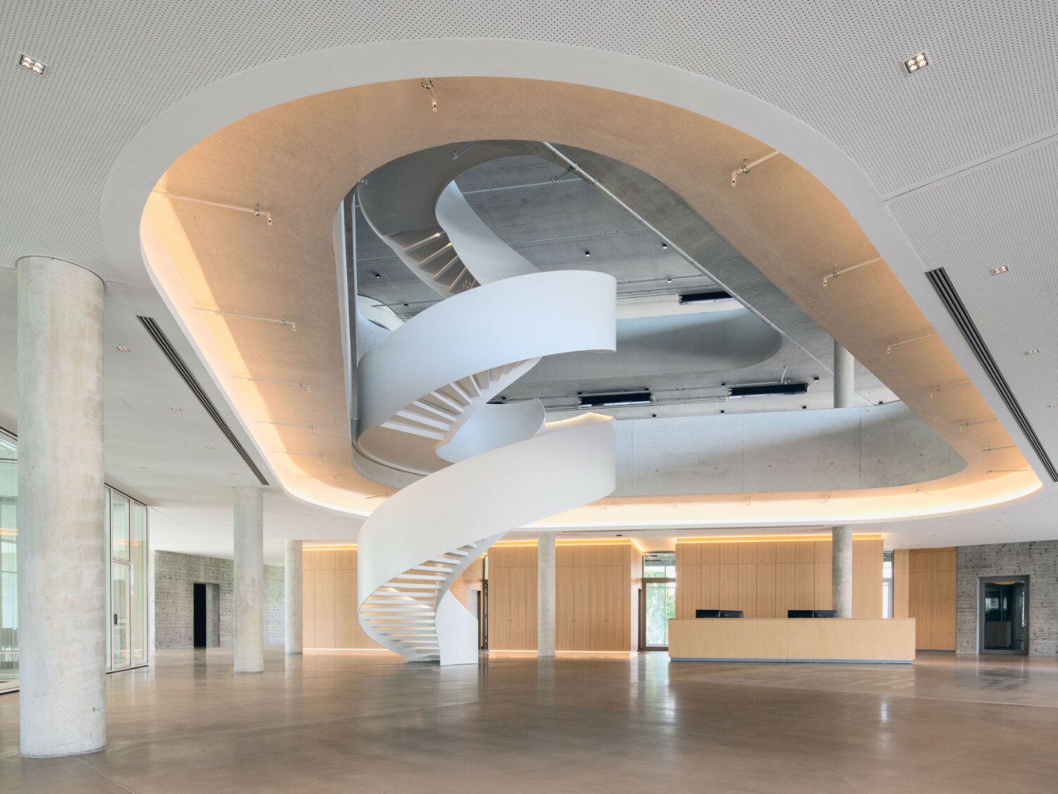 In unmittelbarer Nähe des alten Firmengeländes präsentiert sich die neue Gustav Epple Zentrale mit ihrer prägnanten und modernen Architektur im Stuttgarter Gewerbegebiet an der Tränke.