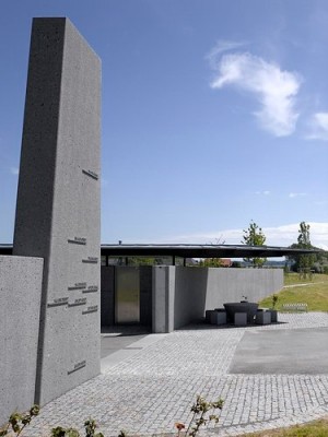 Mauer mit der Kennzeichnung verschiedener Hochwasserstände