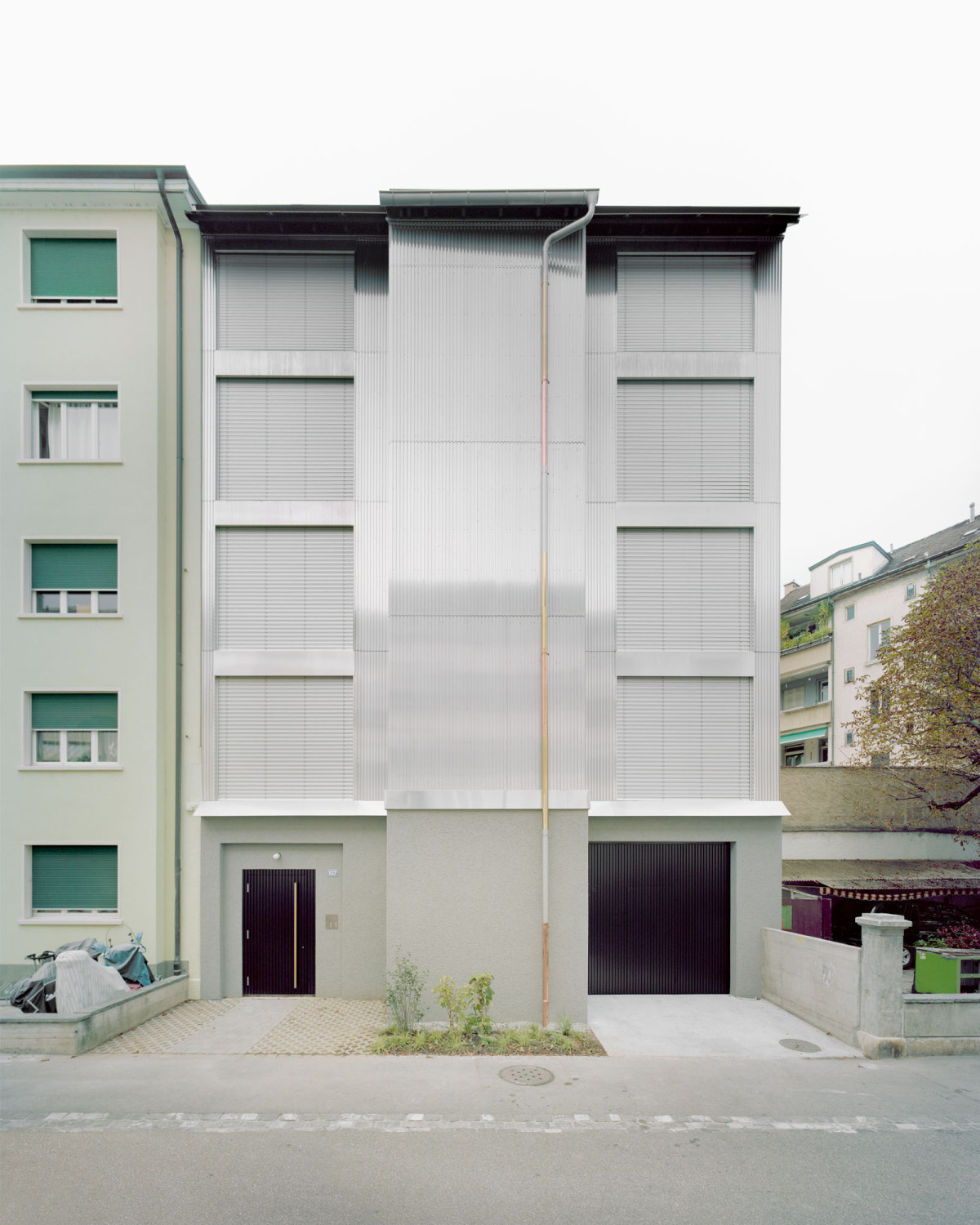 Das Gebäude ist nach der Idee des Urban Mining konzipiert: Die Materialien sind fast komplett rückbau- und wiederverwendbar.