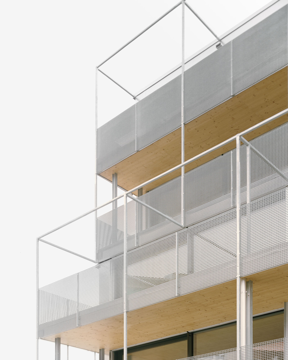 Das Spenglereiunternehmen, dem das Haus gehört, hat die Fassade und den Innenausbau maßgeblich mitgeprägt und -gestaltet.