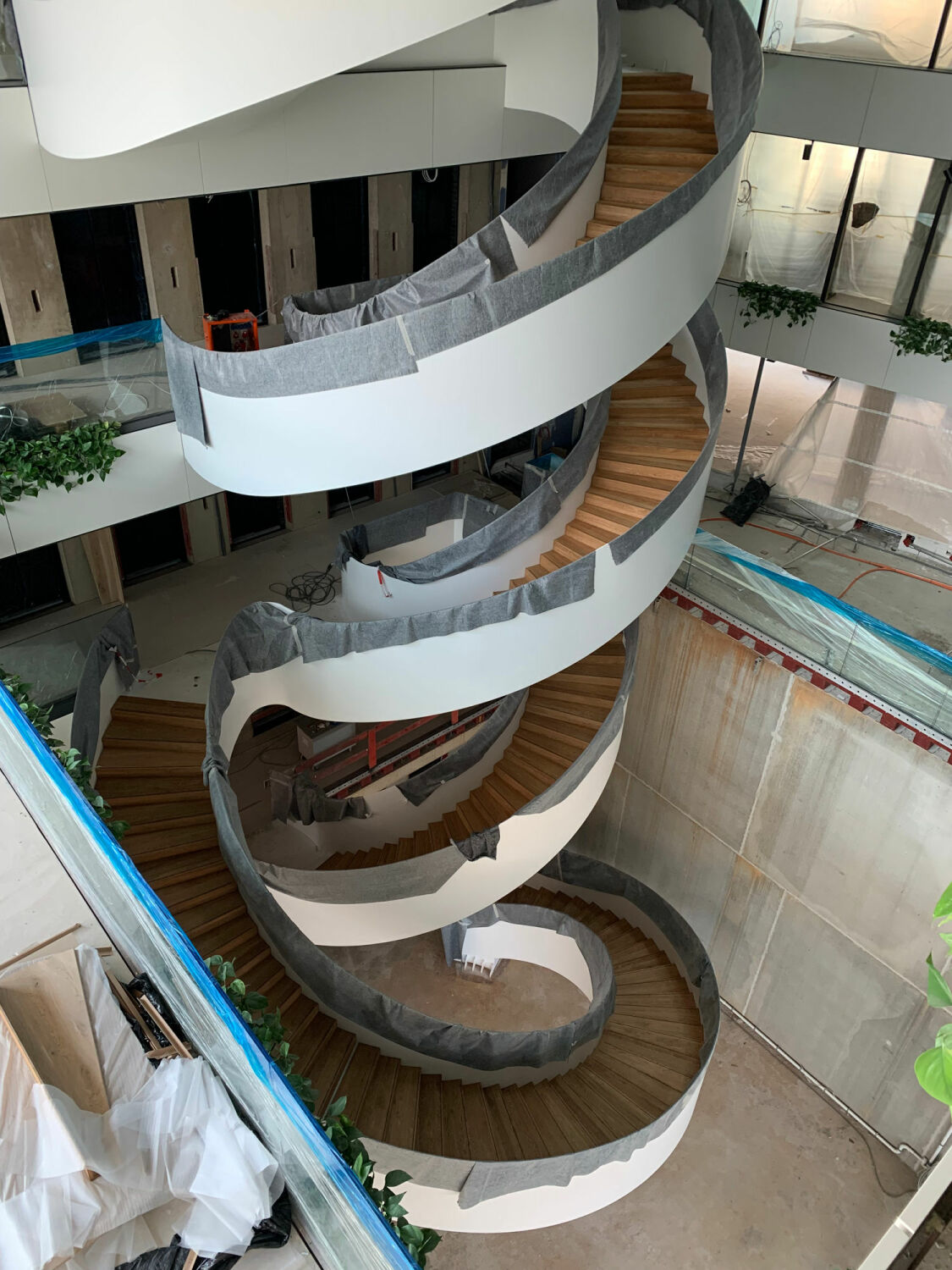 Postgebäude Helix in Luxemburg | Treppen | Büro/Gewerbe | BauNetz Wissen