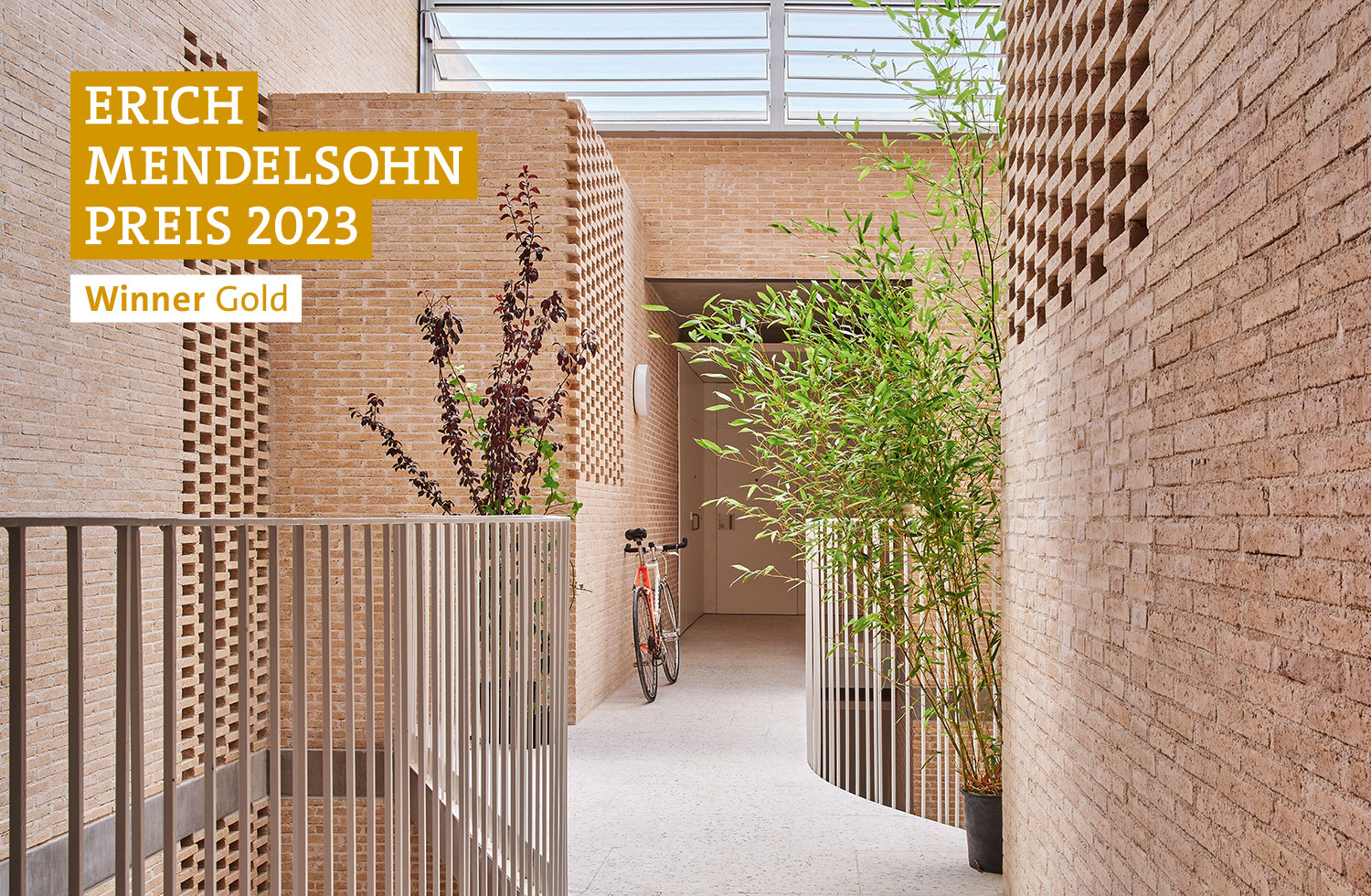 Winner Gold: Social Atrium in Barcelona von PERIS+TORAL ARQUITECTES, Barcelona  in der Kategorie Wohnungsbau/Geschosswohnungsbau