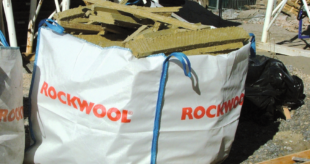 Einige Dämmstoffhersteller bieten einen Rücknahmeservice an, zum Beispiel der Steinwolleproduzent Rockwool.