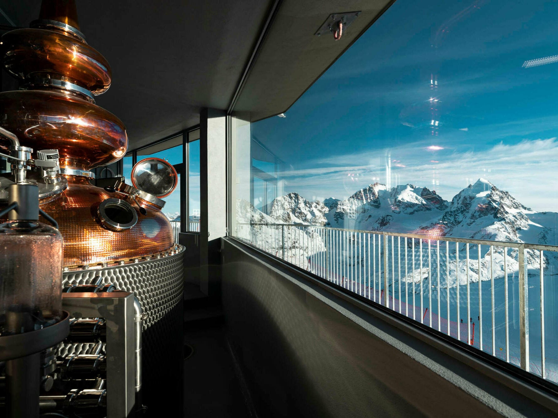 Die Whisky Manufaktur ORMA befindet sich auf der Bergstation Corvatsch im Schweizer Kanton Graubünden auf 3.003 m Höhe. 