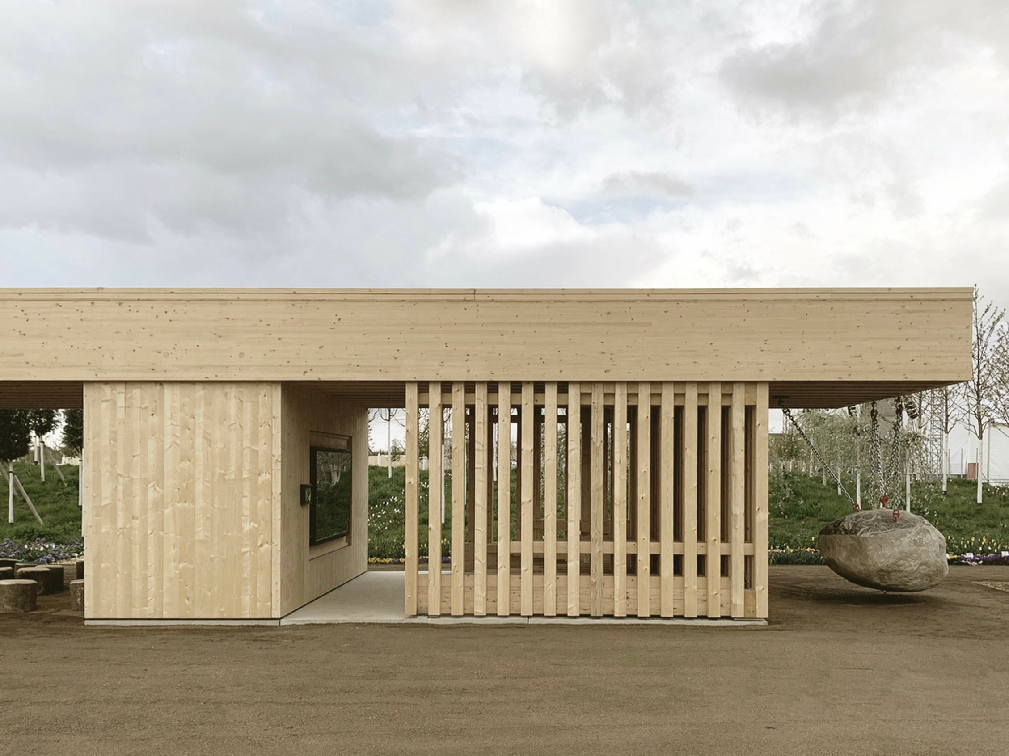 Das Wiener Büro Juri Troy Architects entwarf einen Holzpavillon für die Bundesgartenschau 2023 in Mannheim.
