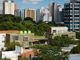 Im Westen der brasilianischen Metropole São Paulo liegt die Künstler*innenresidenz Harmonia 57.
