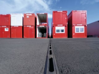 Entwässerungsrinne für den Schwerlastverkehr von ACO
